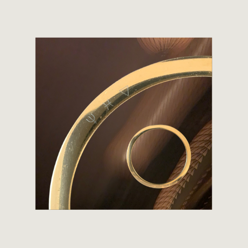 Linear bangle